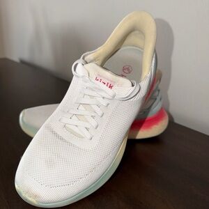 KIZIK Athens 2 Hands-Free Sneakers, Women’s 7.5, White Pale Green Coral